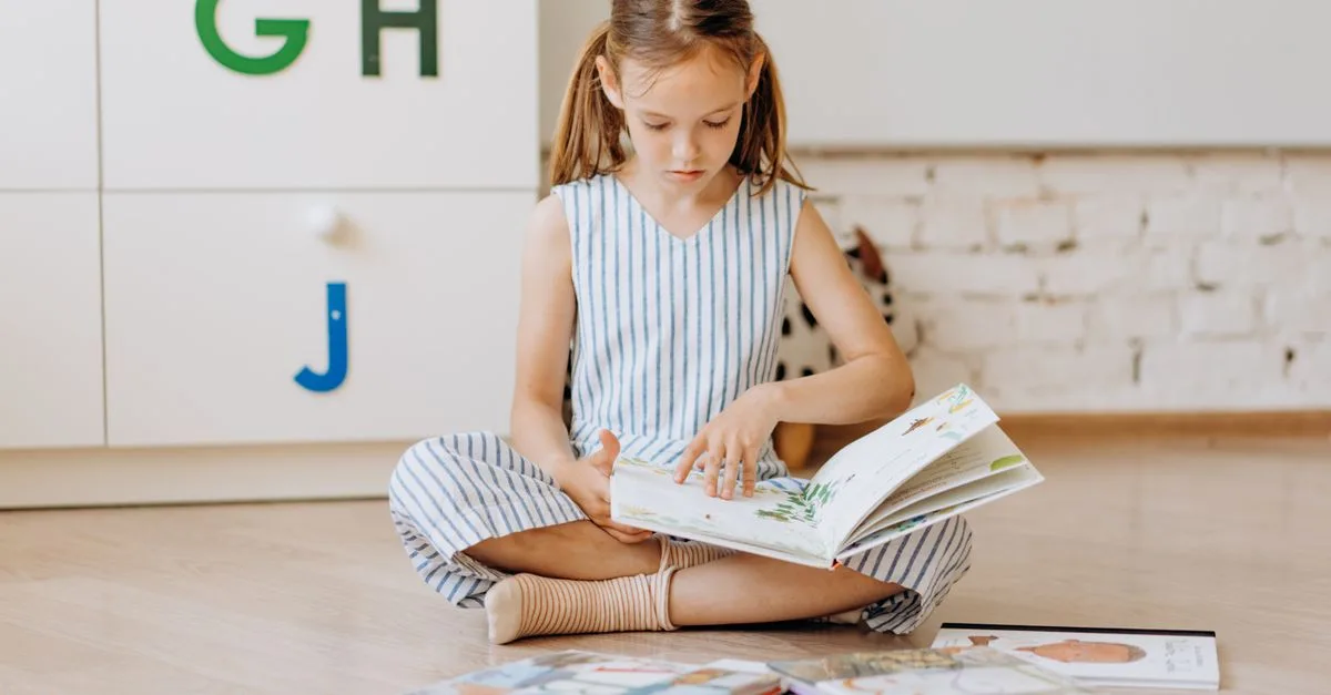 découvrez l'importance de la littératie précoce pour le développement des compétences en lecture et en écriture chez les jeunes enfants.