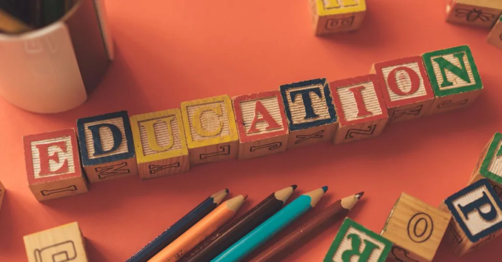 découvrez l'importance de la littératie précoce pour le développement des compétences en lecture et en écriture chez les jeunes enfants.